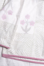 Load image into Gallery viewer, Pure cotton muslin summer quilt dohar white with pink floral Moghul print.