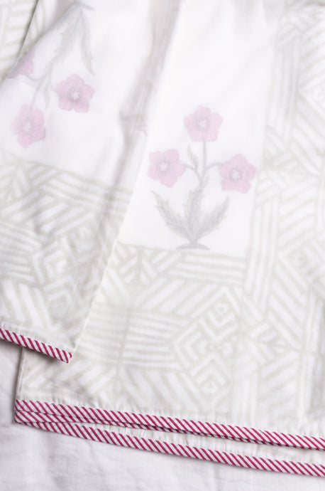 Pure cotton muslin summer quilt dohar white with pink floral Moghul print.