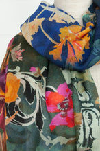 Load image into Gallery viewer, JH fine wool scarf - fleur