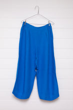 Load image into Gallery viewer, Banana Blue bright blue linen pants.