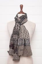 Load image into Gallery viewer, Letol organic cotton jacquard scarf in Gontrand noir.