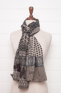 Letol organic cotton jacquard scarf in Gontrand noir.