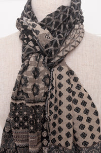 Letol organic cotton jacquard scarf in Gontrand noir.