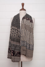 Load image into Gallery viewer, Letol organic cotton jacquard scarf in Gontrand noir.