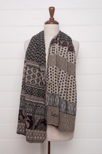 Letol organic cotton jacquard scarf in Gontrand noir.