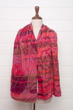 Load image into Gallery viewer, Letol organic cotton jacquard scarf in Ingrid pivoine pinks and reds.