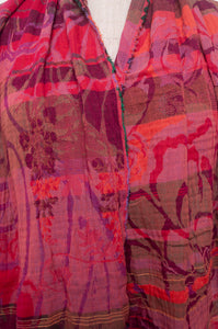 Letol organic cotton jacquard scarf in Ingrid pivoine pinks and reds.