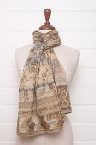 Letol organic cotton jacquard scarf in Solveig vanilla beige and taupe.