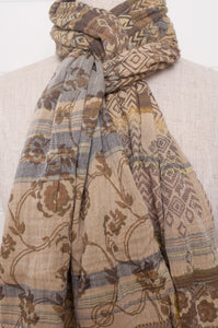 Letol organic cotton jacquard scarf in Solveig vanilla beige and taupe.