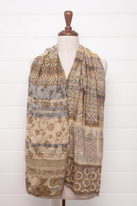 Letol organic cotton jacquard scarf in Solveig vanilla beige and taupe.