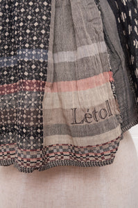 Letol organic cotton jacquard scarf in Daphne noir beige.