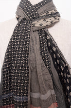 Load image into Gallery viewer, Letol organic cotton jacquard scarf in Daphne noir beige.