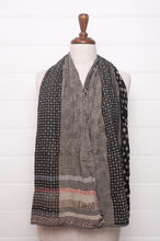 Load image into Gallery viewer, Letol organic cotton jacquard scarf in Daphne noir beige.