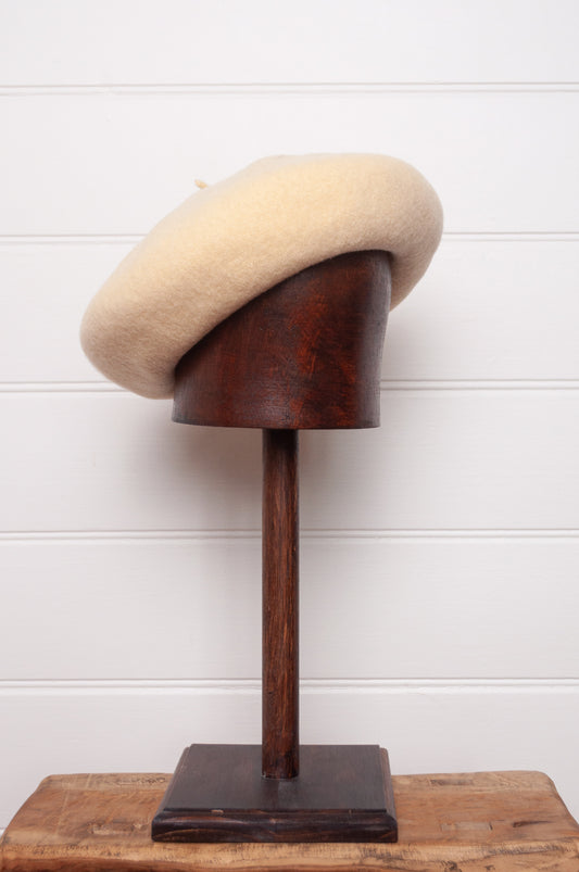 Parcnique PCNQ Manoca wool felt beret in cream.
