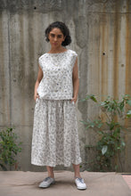 Load image into Gallery viewer, DVE Aishani one size sleeveless boxy fit linen top, blockprinted on ecru.