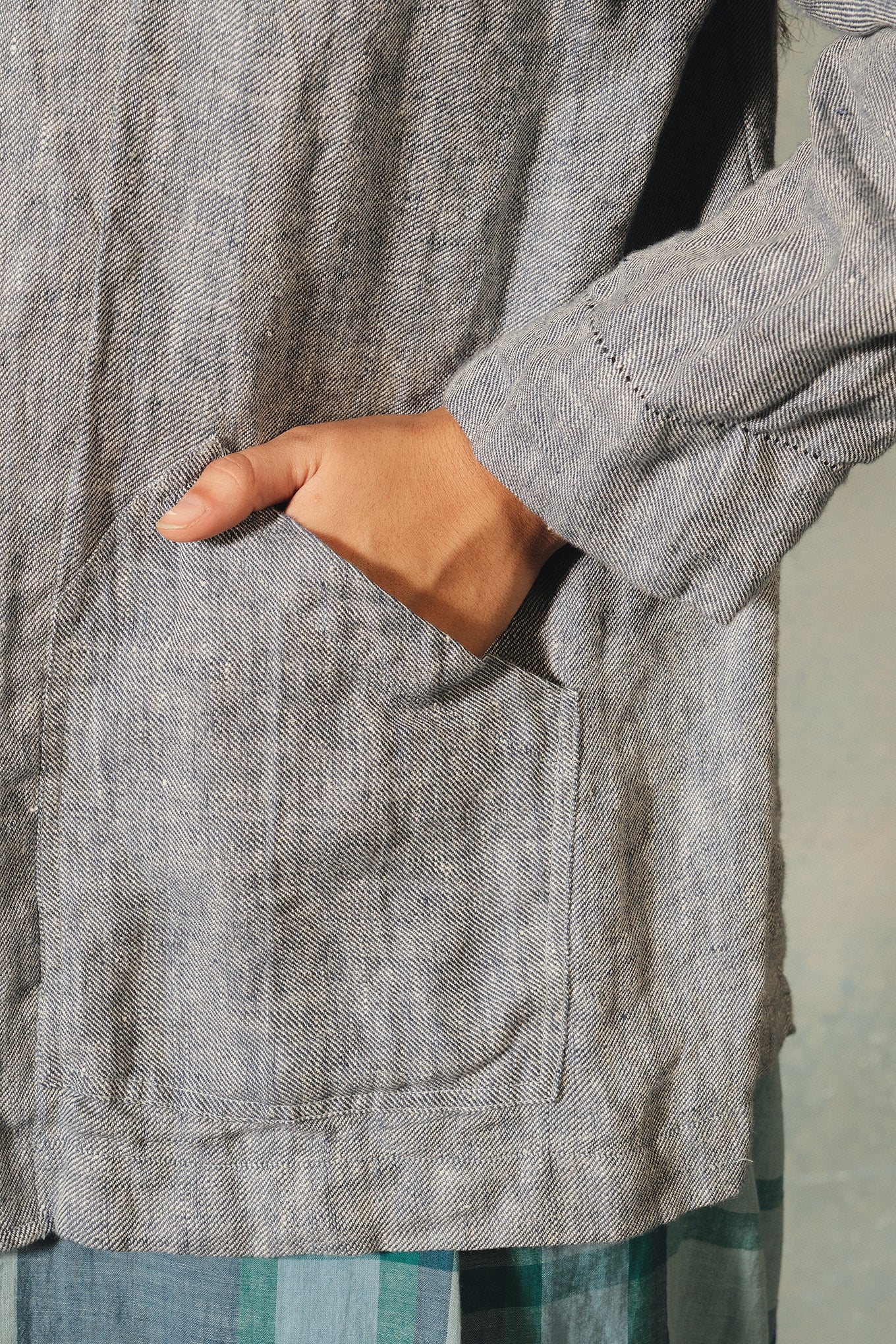 DVE Varuuni jacekt in sky blue linen.
