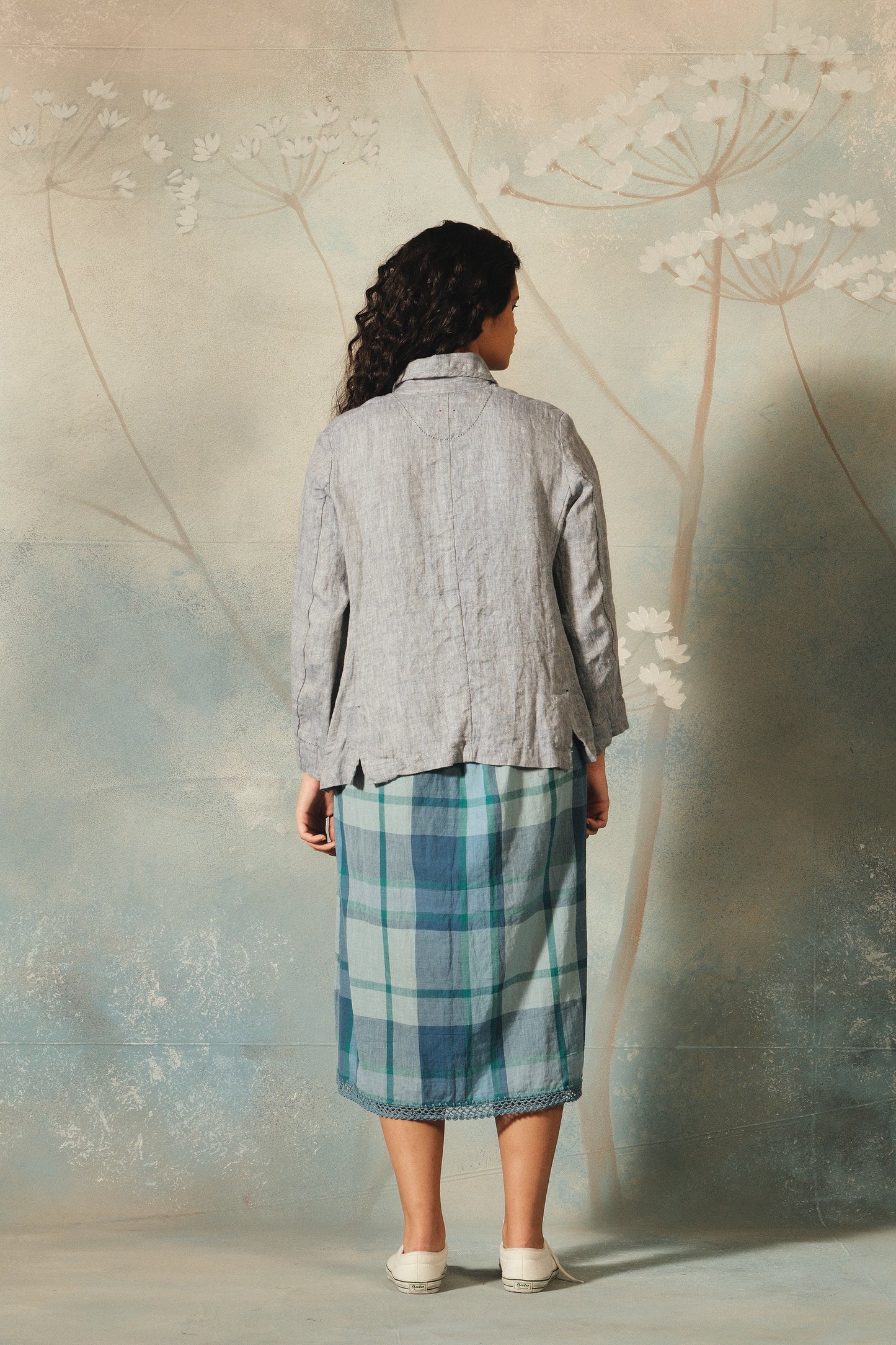 DVE Varuuni jacekt in sky blue linen.