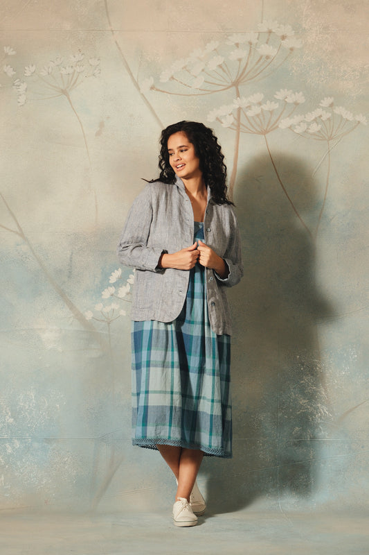 DVE Varuuni jacekt in sky blue linen.