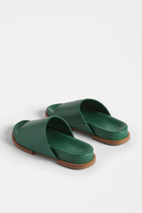 Elk Etin green leather slide sandal.