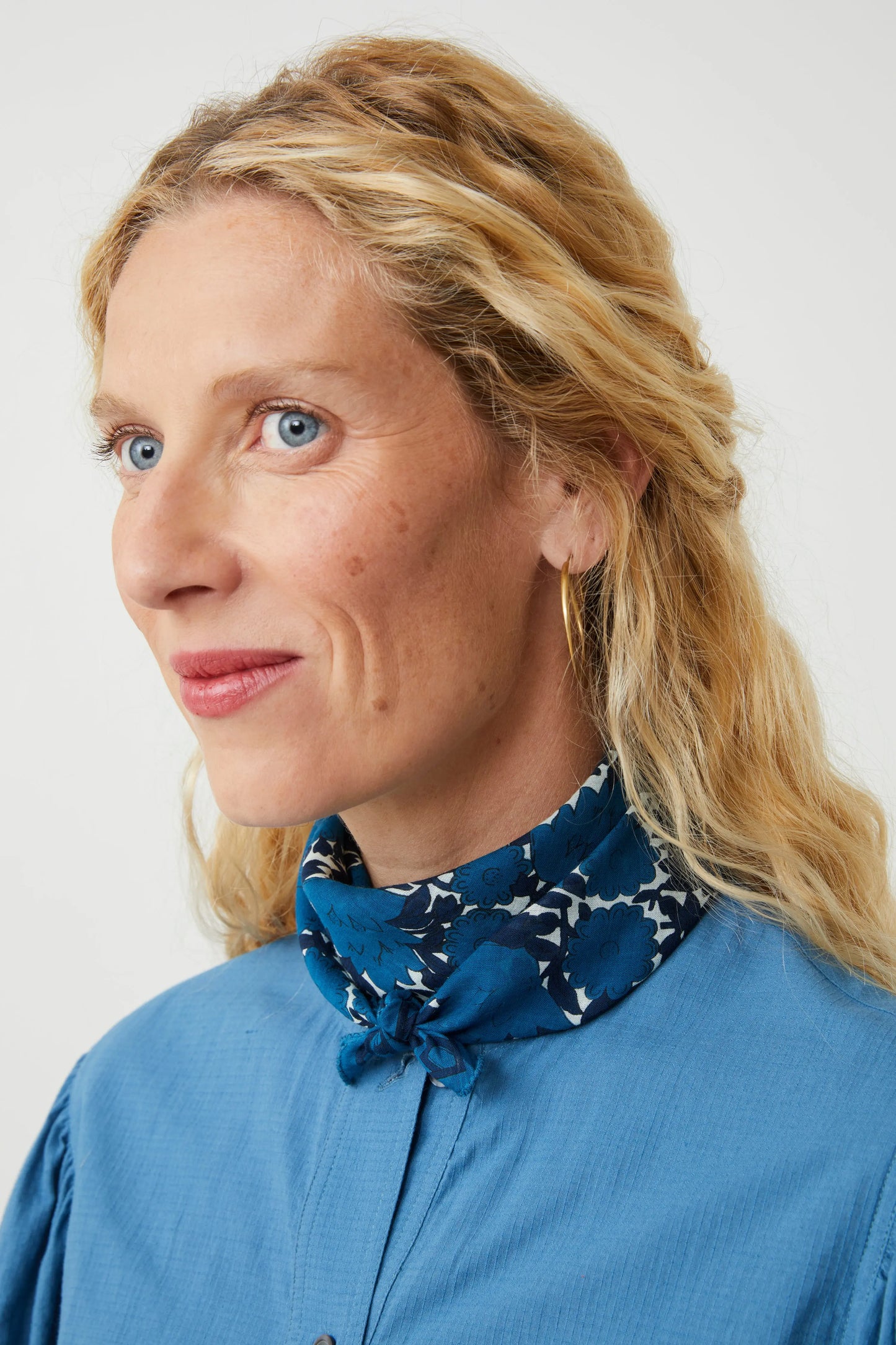 Moismont two tone cotton blockprinted Ajmer square scarf indigo blue and white.