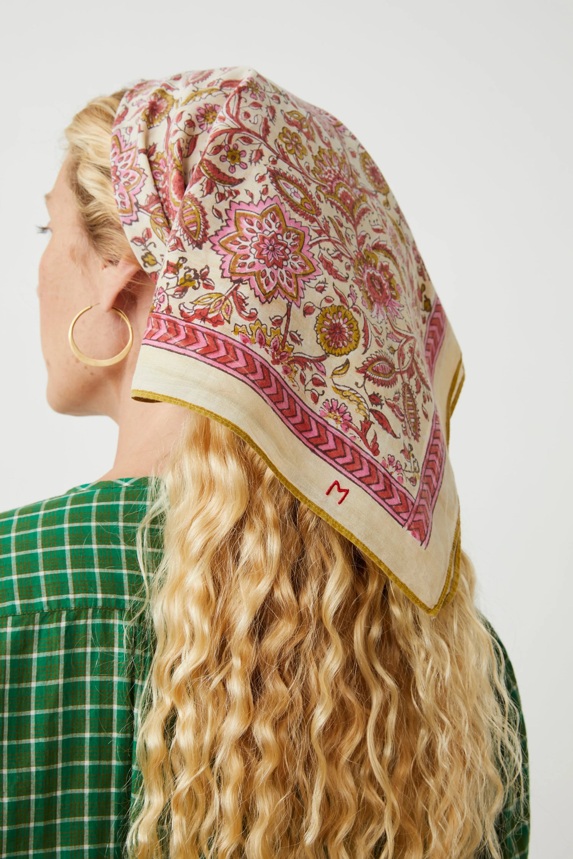 Moismont Agra cotton blockprint scarf in Tulip pink on ecru.