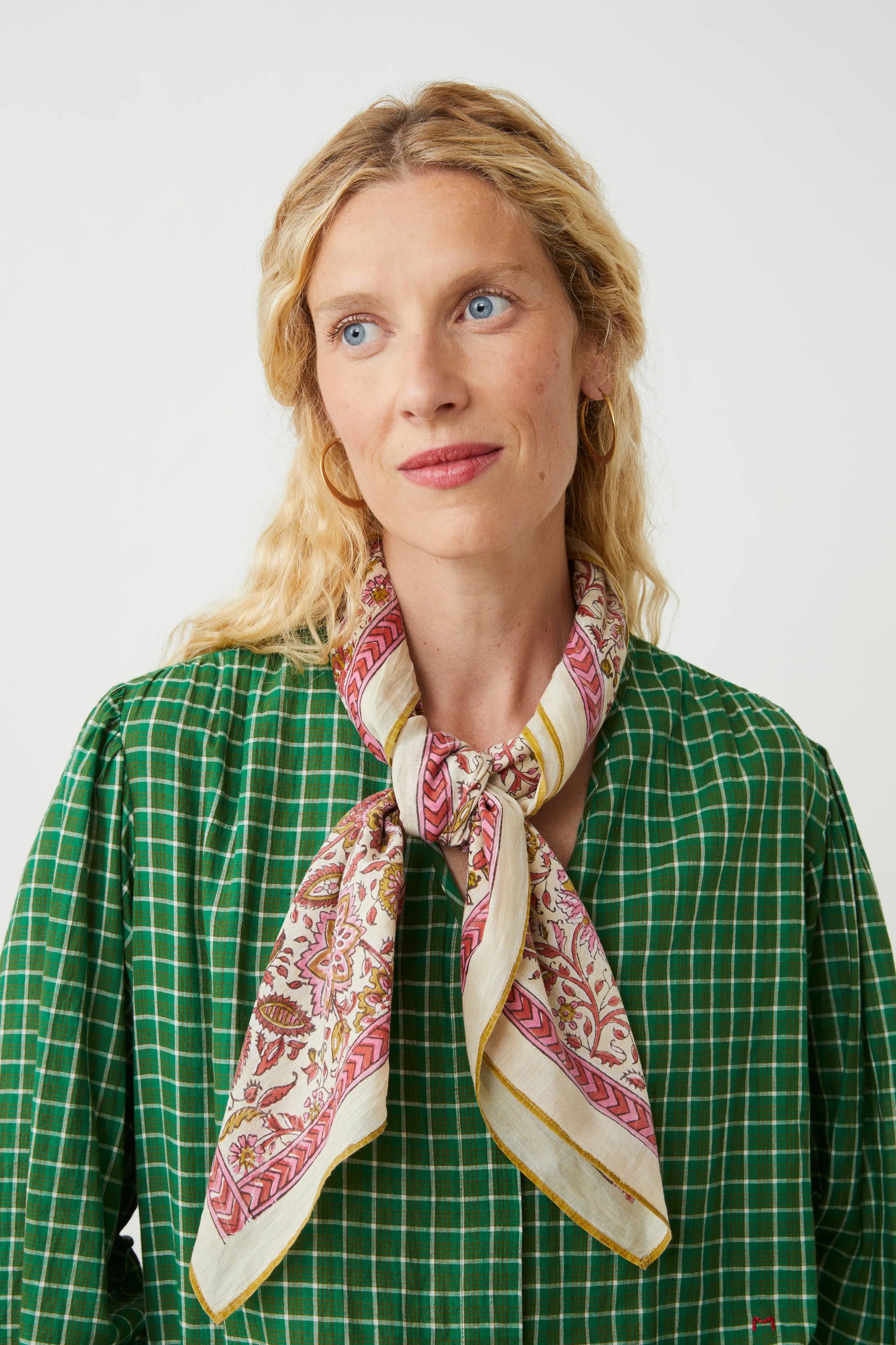 Moismont Agra cotton blockprint scarf in Tulip pink on ecru.