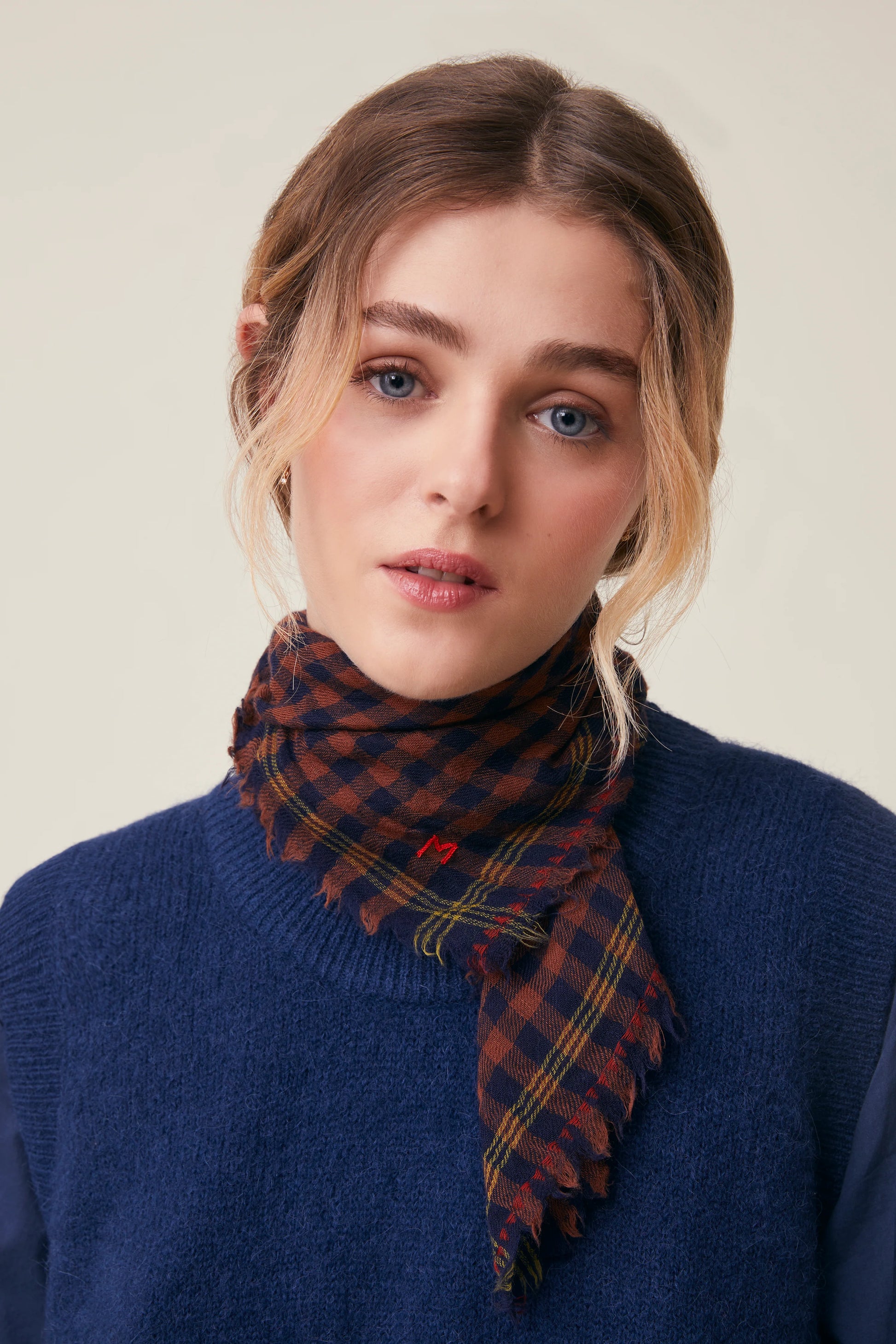 Moismont pure wool square Galopin scarf gingham, Violin in brown and navy.