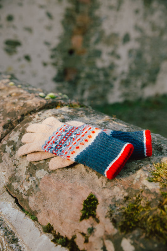 Eribe Alloa fairisle merino wool gloves in Classic.