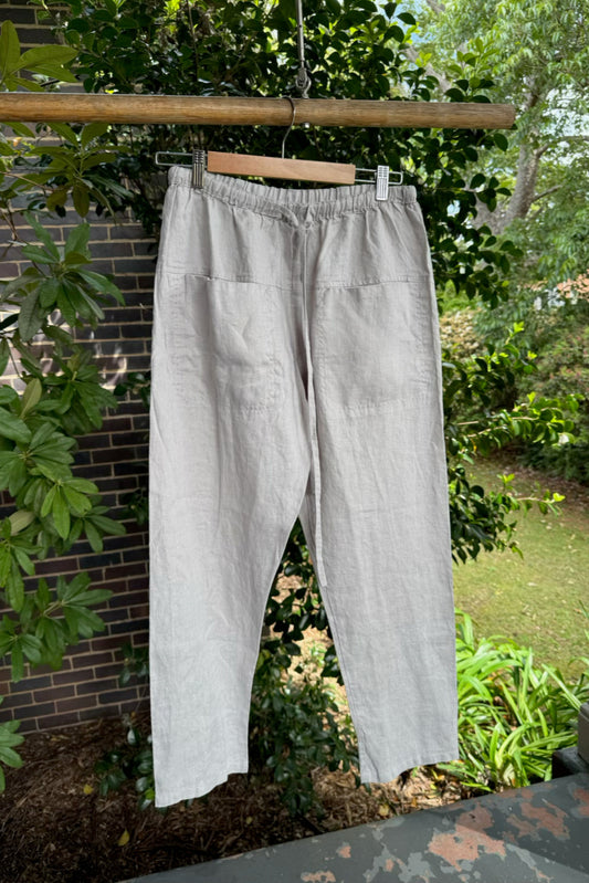 Frockk Jessie linen pants in light silver grey.