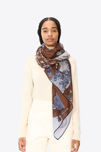 Inoui Editions wool scarf Quatre Saisons in natural brown.