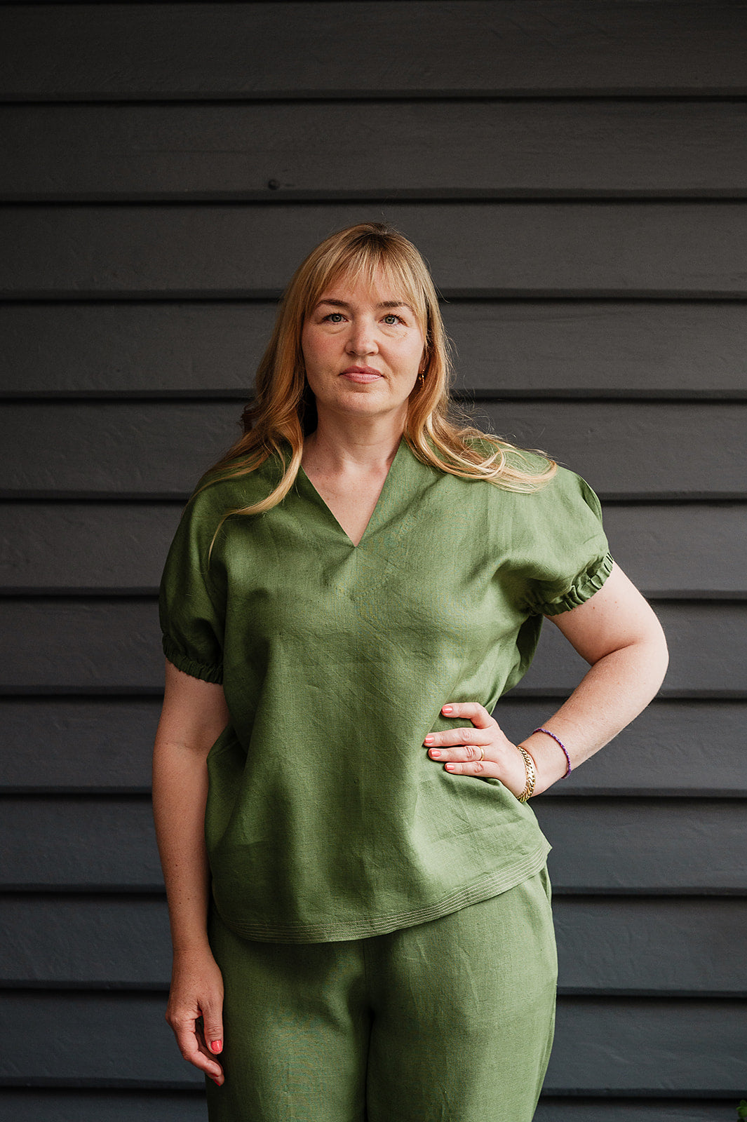 Manan Hoshi top in green linen, V-neck with elasticated sleeves.