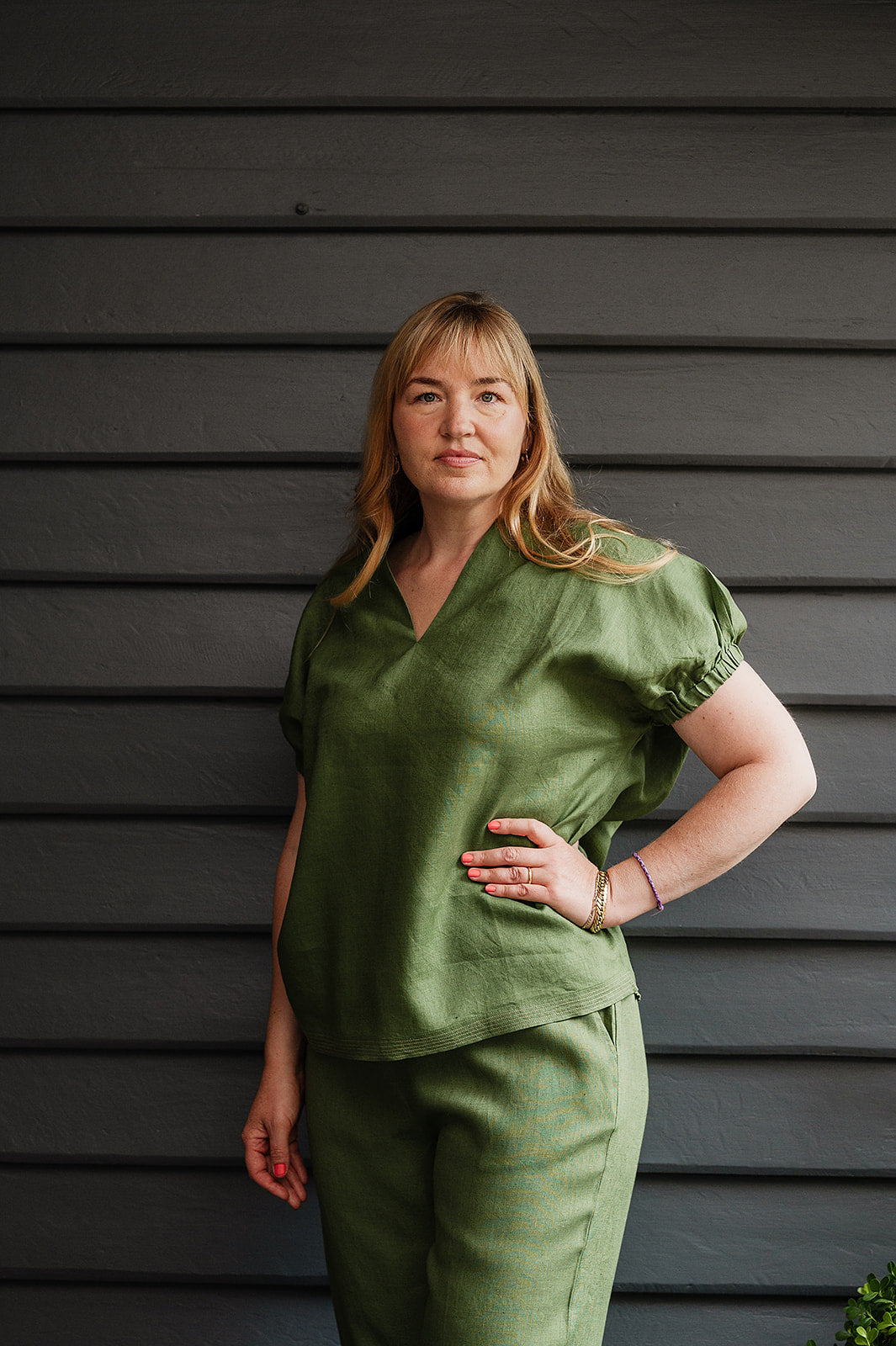 Manan Hoshi top in green linen, V-neck with elasticated sleeves.