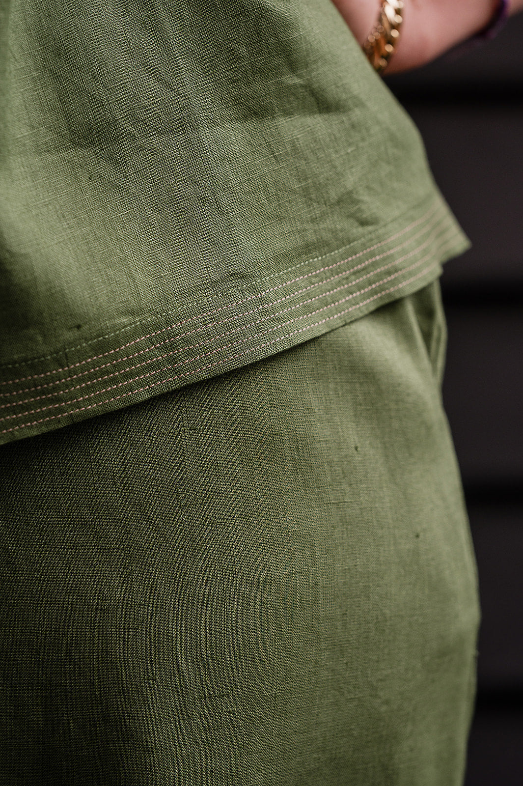 Manan Hoshi top in green linen, V-neck with elasticated sleeves.