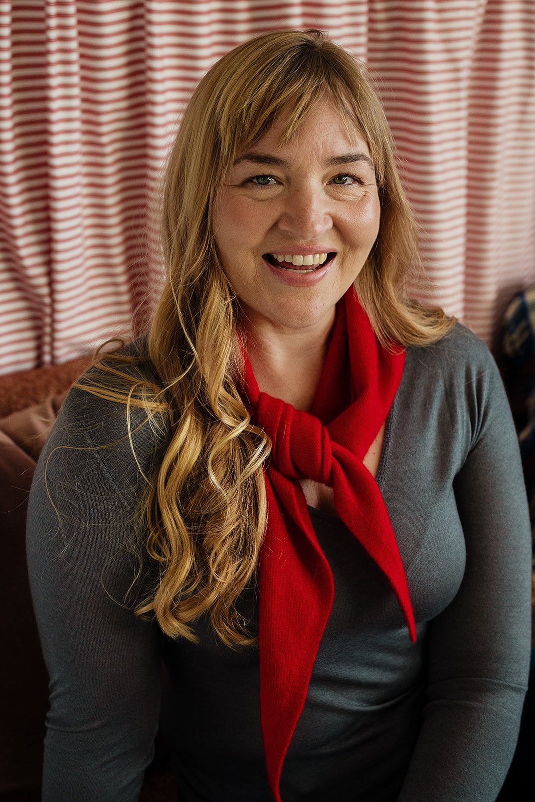 Cashmere triangle neck scarf in scarlet red.