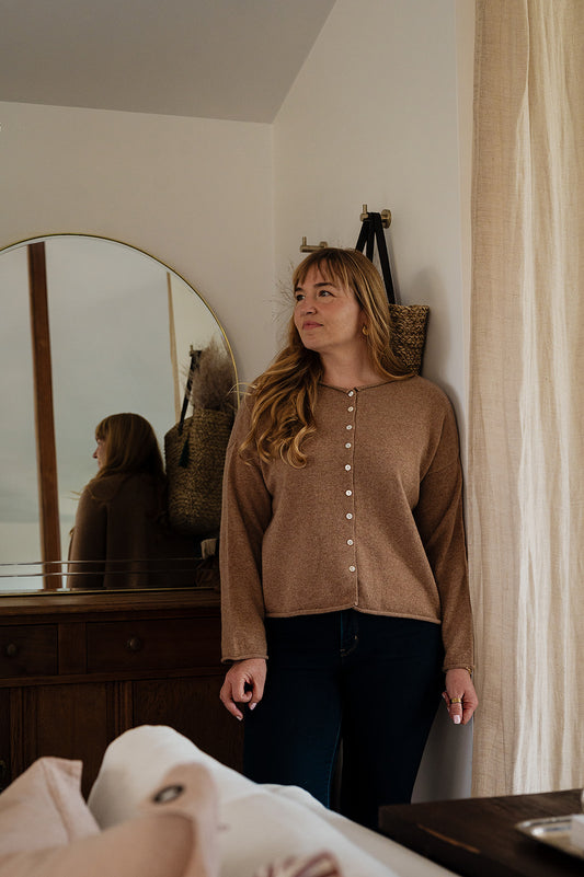 One size reversible cashmere cardigan in camel.