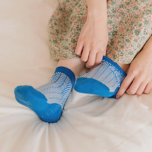 Memeri Giza cotton herringbone ankle socks in seasonal 26 colour summer ocean, bright blue.