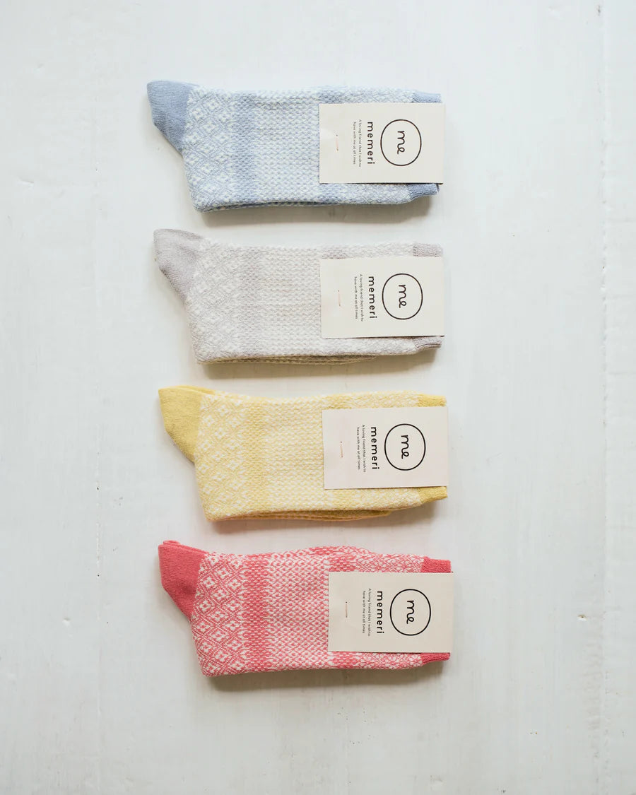 Memeri made in Japan cotton linen jacquard socks in coral pink.