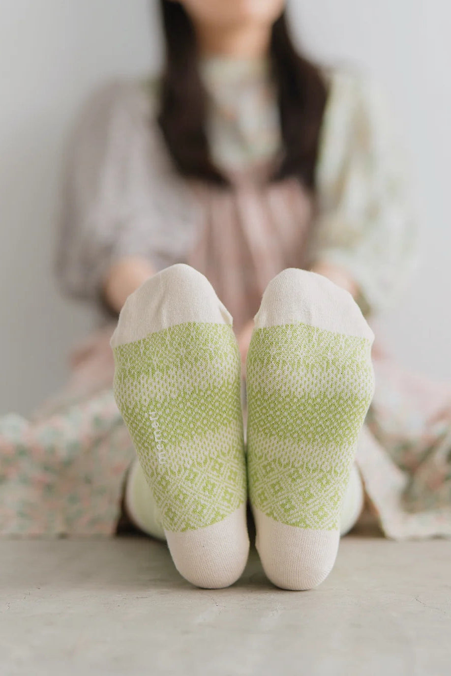 Memeri made in Japan cotton linen jacquard socks in light green.