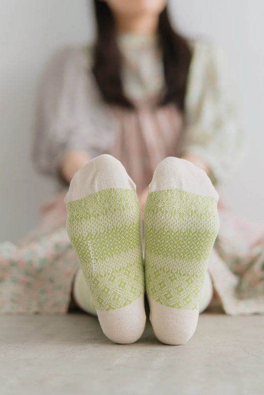 Memeri made in Japan cotton linen jacquard socks in light green.