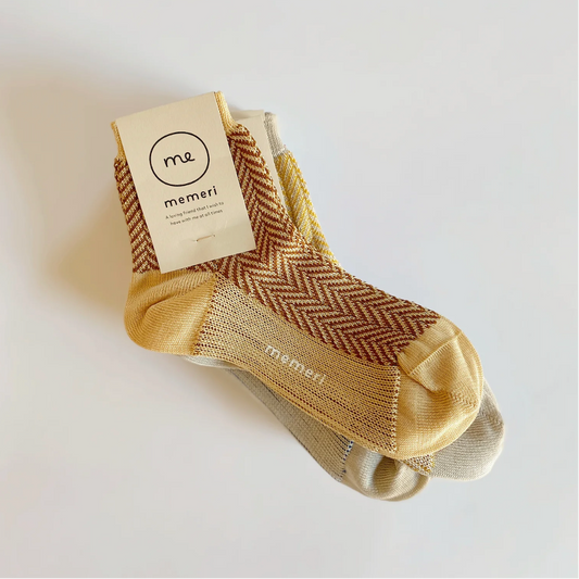 Memeri Giza cotton herringbone ankle socks in baumkuchen tan.