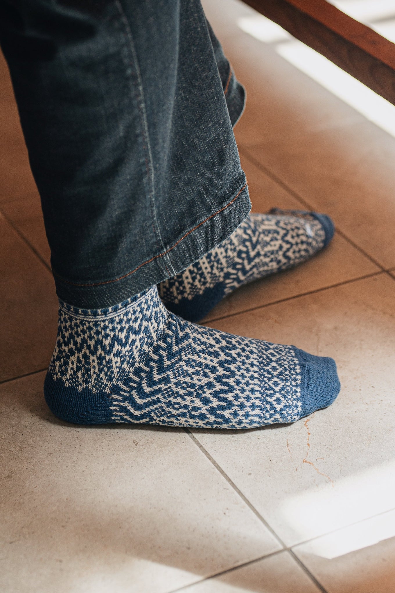 Nishiguchi Kutsushita made in Japan wool jacquard Oslo socks in seagull blue.