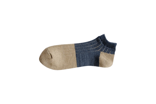 Nishiguchi Kutsushita linen cotton anklet in natural and denim blue.
