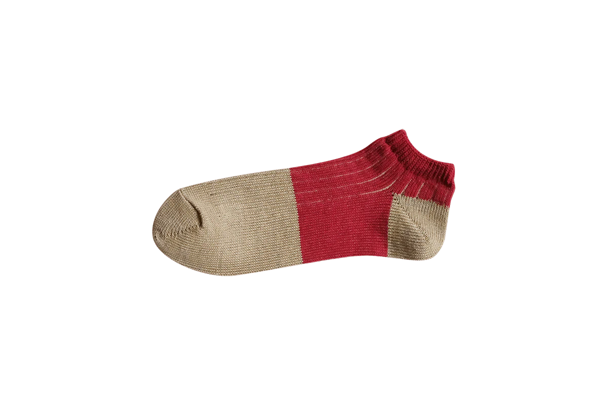 Nishiguchi Kutsushita linen cotton anklet in natural and red.