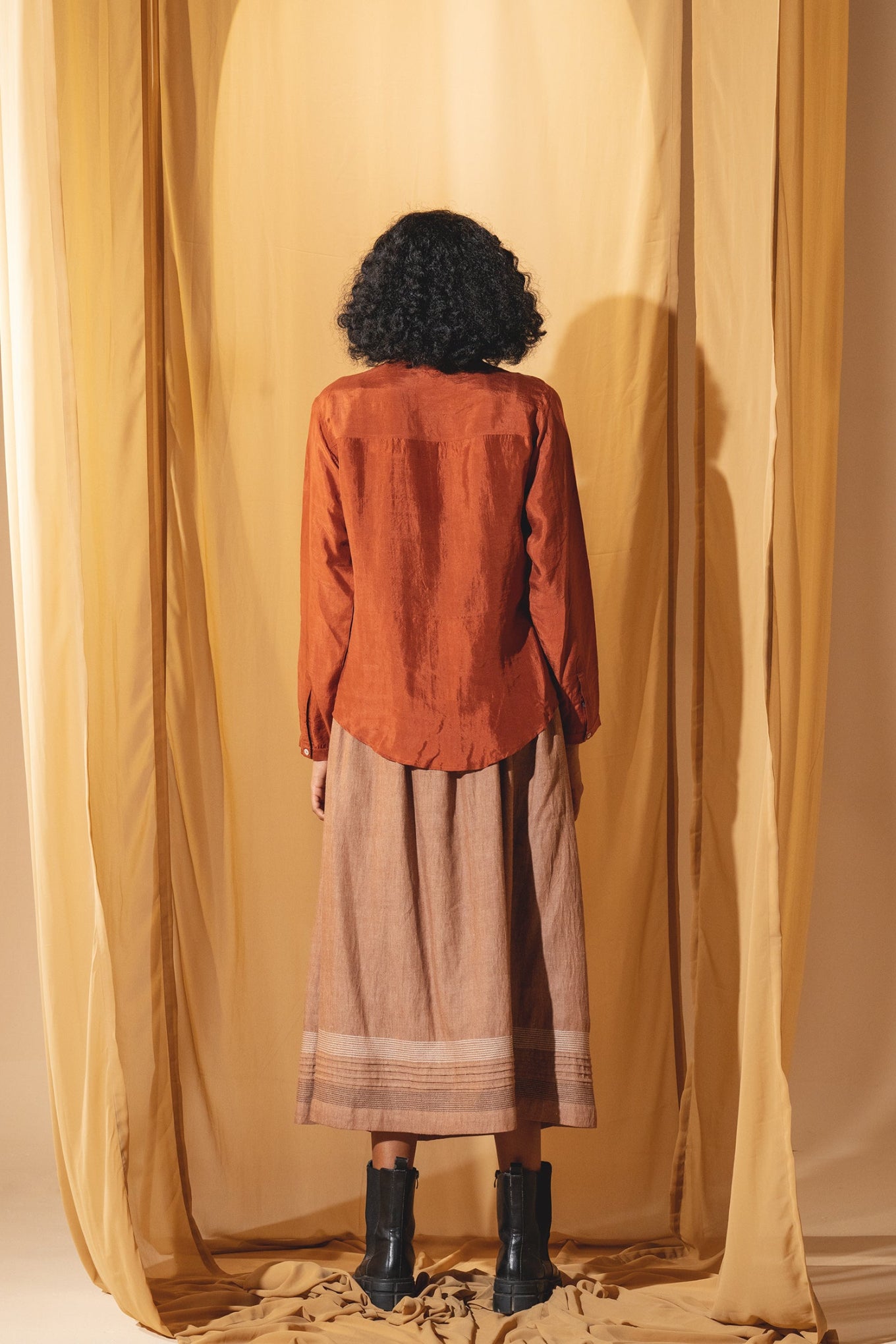 DVE Collection cotton twill Jiana skirt in russet brown.