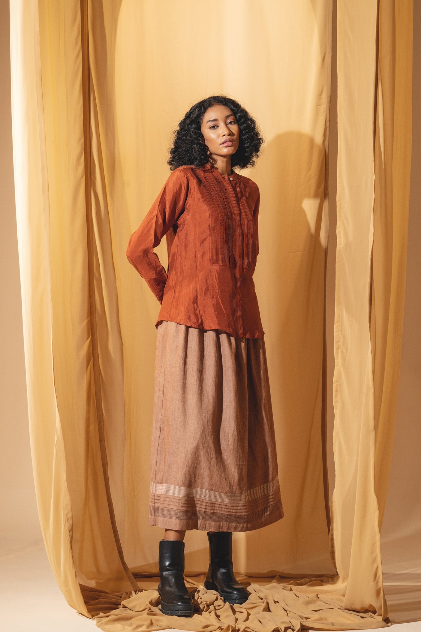 DVE Collection cotton twill Jiana skirt in russet brown.