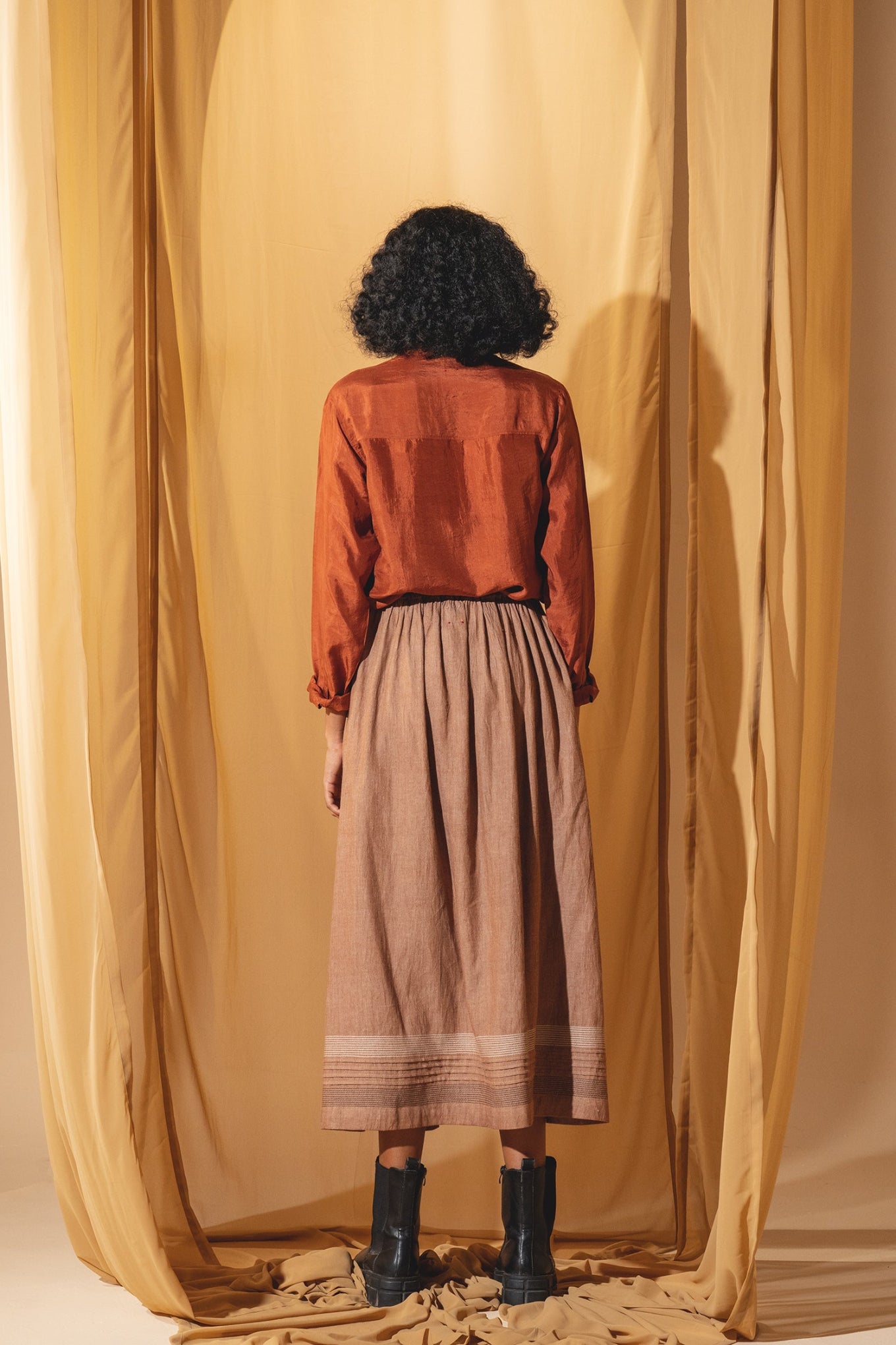 DVE Collection cotton twill Jiana skirt in russet brown.