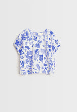 Load image into Gallery viewer, Nancybird Jolene top in blue and white reef print in seersucker cotton.
