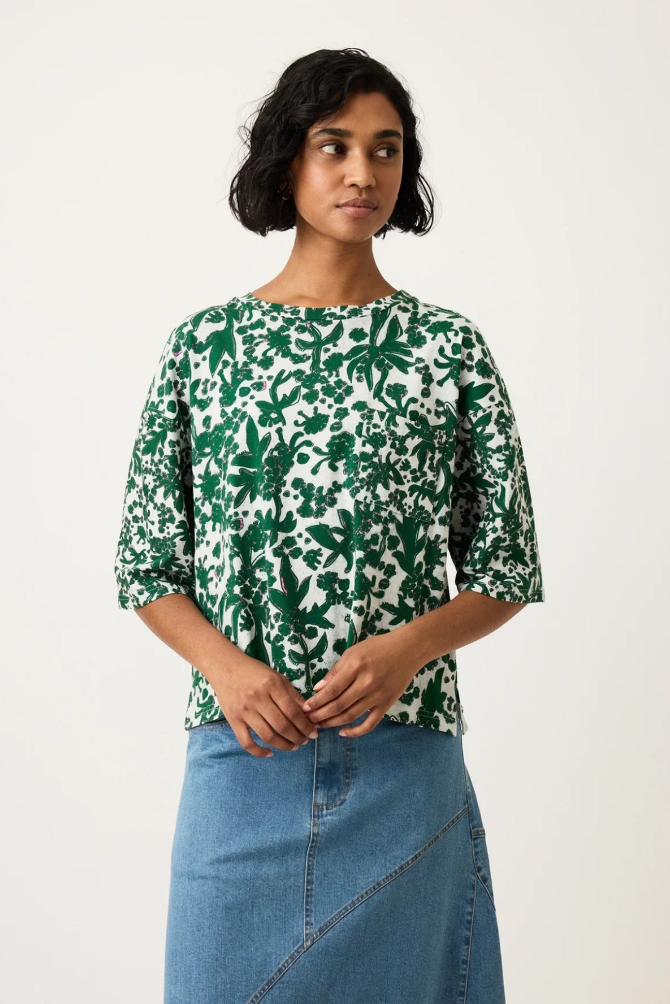 Nancybird tasmin boxy tee in organic cotton jersey parsley green and white print.