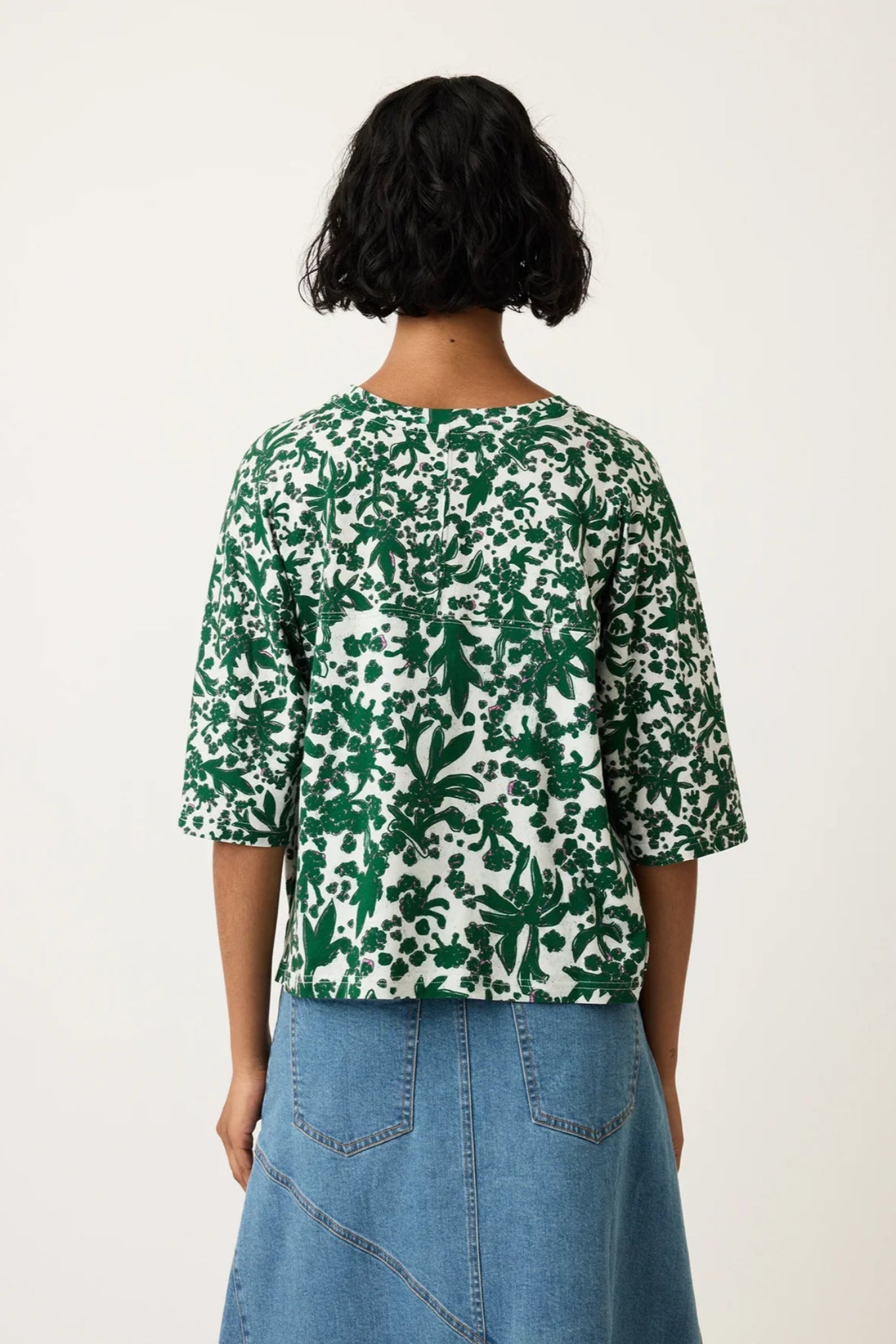 Nancybird tasmin boxy tee in organic cotton jersey parsley green and white print.