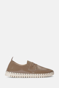 Ilse Jacobsen TULIP3865 loafer in wheat brown latte patent.